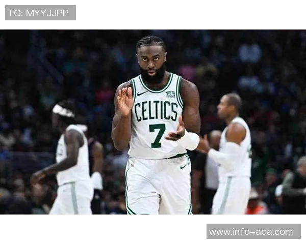 杰伦布朗调侃普理查德偷技中距离命中率飙升助力球队胜利