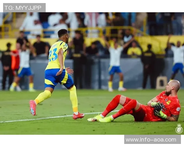 新月逆转十人利雅得胜利C罗被替换下场引发热议